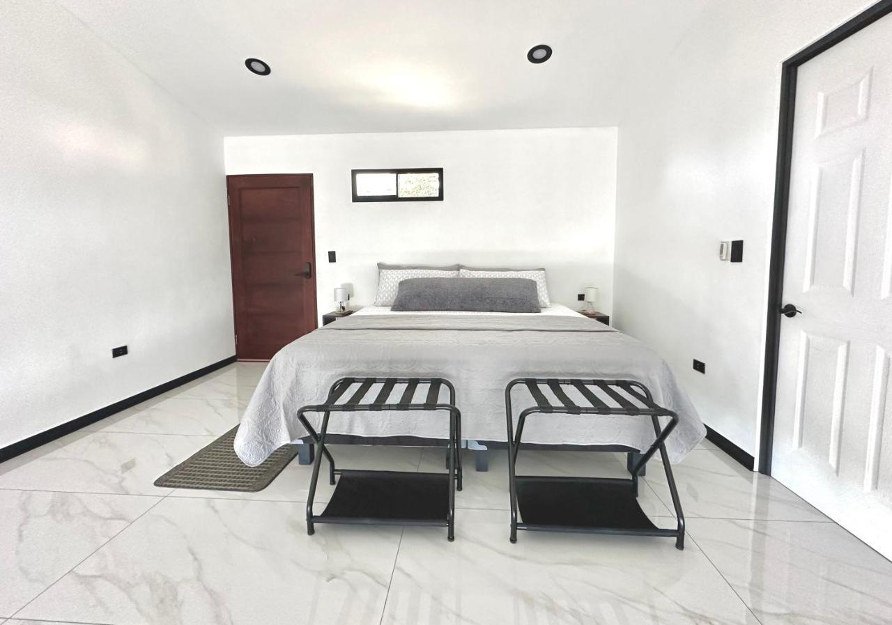 Black & White Apartments Monteverde Exterior photo