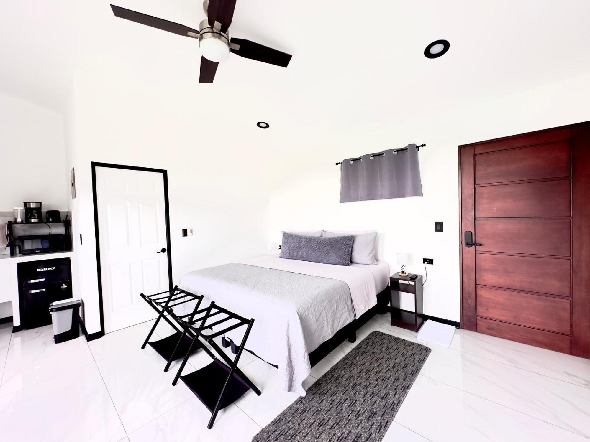 Black & White Apartments Monteverde Exterior photo