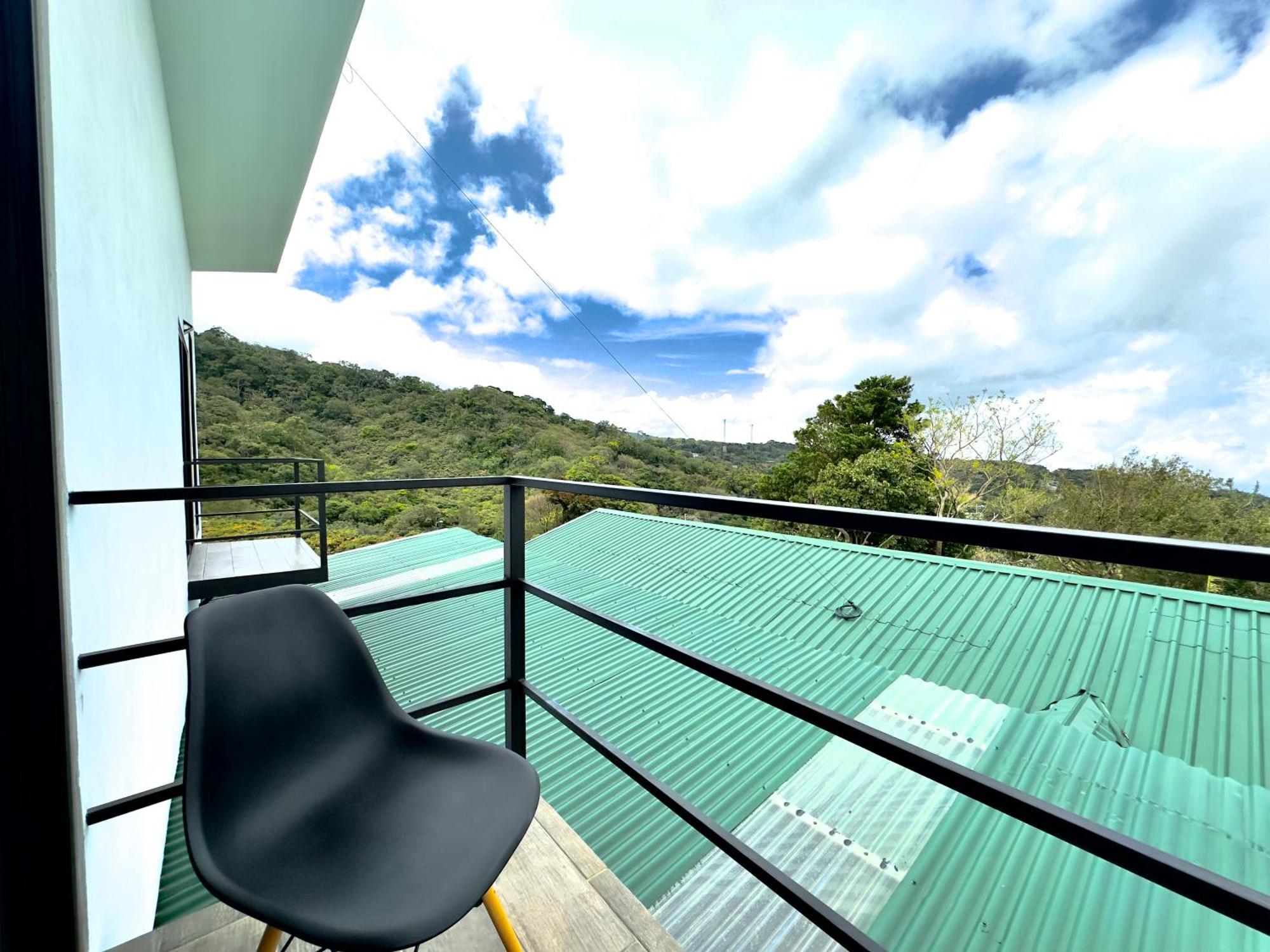 Black & White Apartments Monteverde Exterior photo